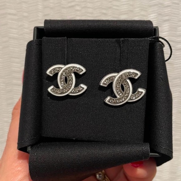 ❌SOLD❌ CHANEL 25C White Silver & Crystal CC Logo Stud Earrings NEW with/Receipt - Picture 5 of 14